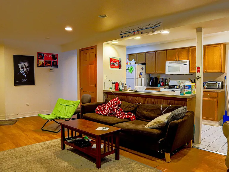 715 S Claremont Ave — Photo 6
