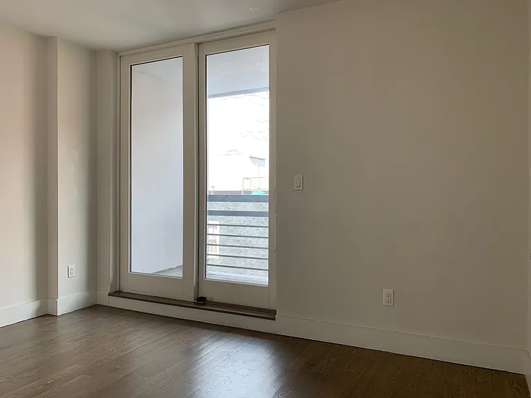 155 Meserole Ave #5G — Photo 4