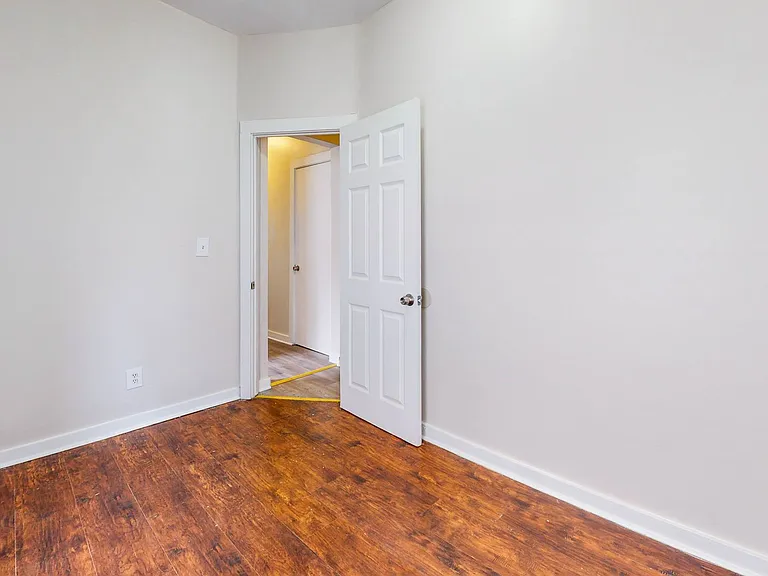46-48 Henry St #2R — Photo 6