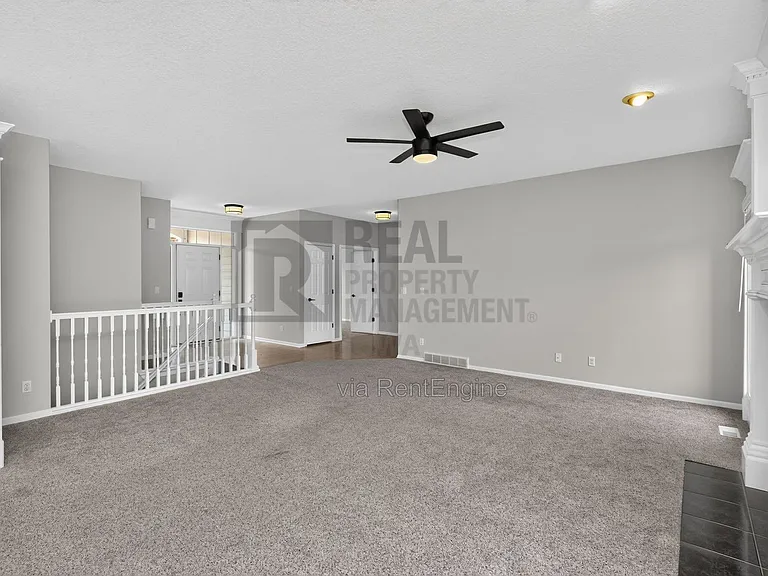 2305 NE Hanover Ct — Photo 6