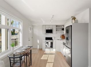 4201 Tyndall Ave #2202, Saanich, BC