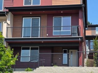 Senderos, Kirkland, WA 98034