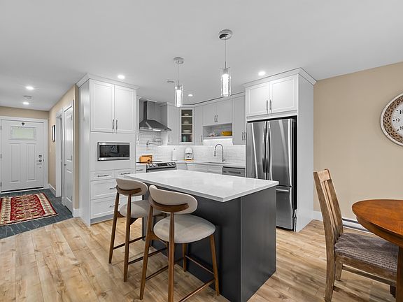 4th image of 74 Mill Pond Ln