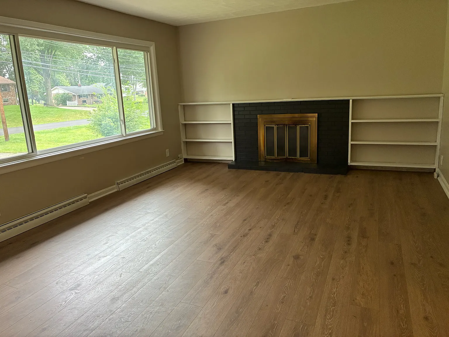 3 bed, 1.5 bath, 1576 sqft, $1,890 — Photo 3