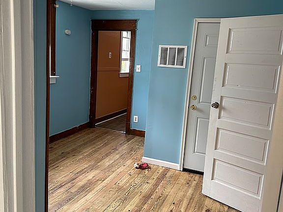 2nd image of 191 Sprenger Ave