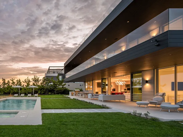 https://photos.zillowstatic.com/fp/0fcca40cfe787dbdc392d2ca86e2cf41-p_e.webp