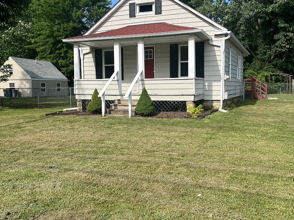 586 Newell St