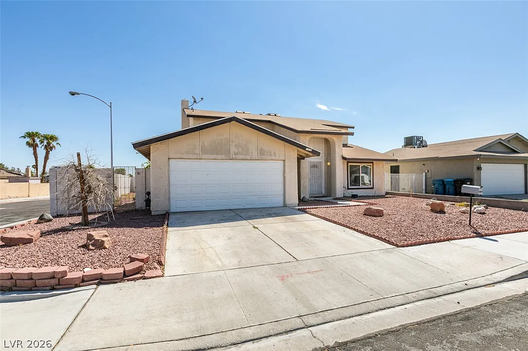 5 bed, 3.0 bath, 2368 sqft, $2,800 — Photo 1
