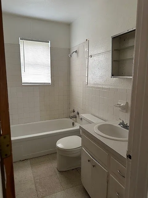 2 bed, $995 — Photo 4