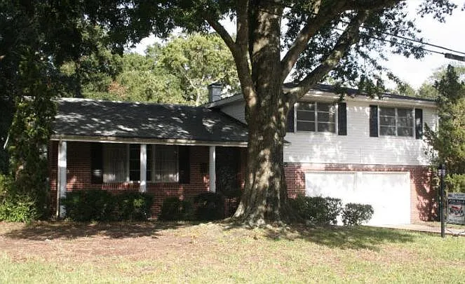 4 bed, 2.5 bath, 2000 sqft, $2,100 — Photo 2