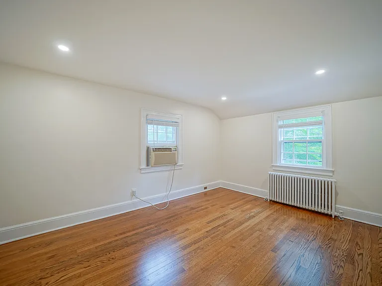16 Brook St — Photo 24