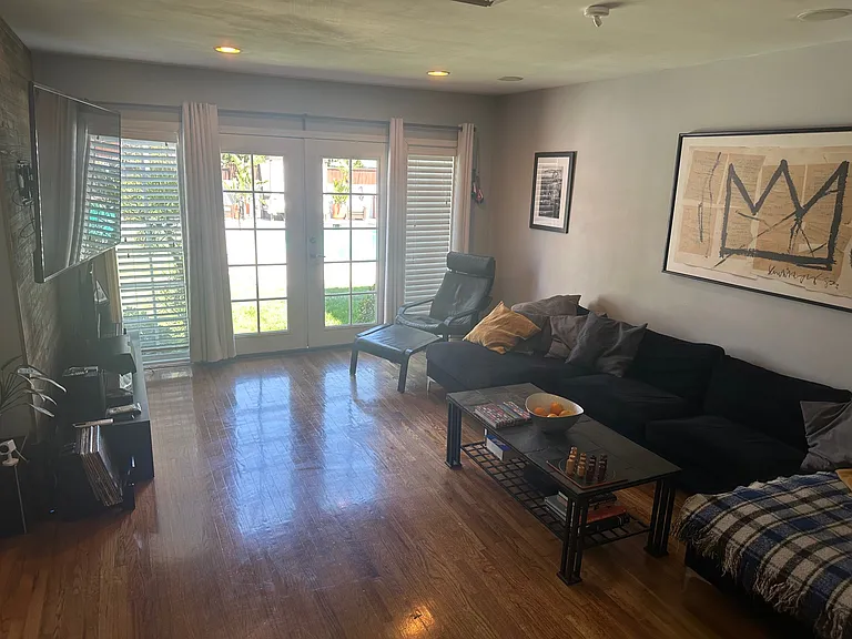 8958 N Swinton Ave — Photo 37