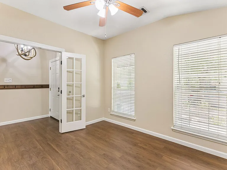 1911 Ralph C Craig Ln — Photo 5