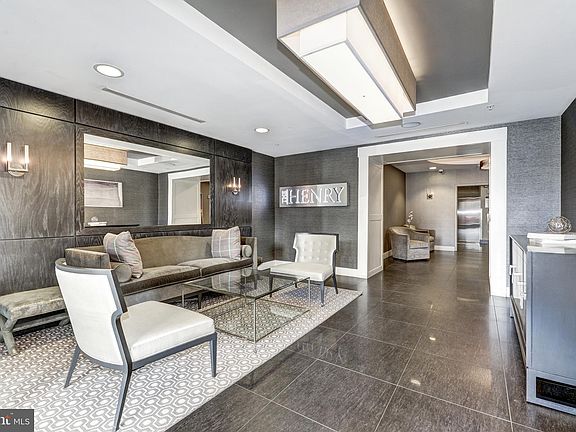 3rd image of 1111 Oronoco St Unit 330