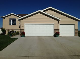 5306 Mellowsun Dr, Bismarck, ND 58503