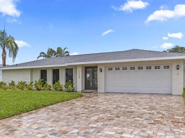 1964 Tanglewood Dr NE, Saint Petersburg, FL 33702