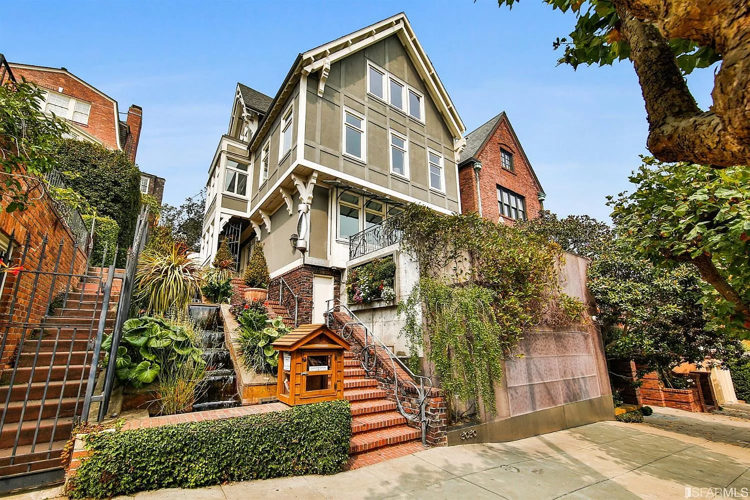 3030 Pacific Ave photo 1