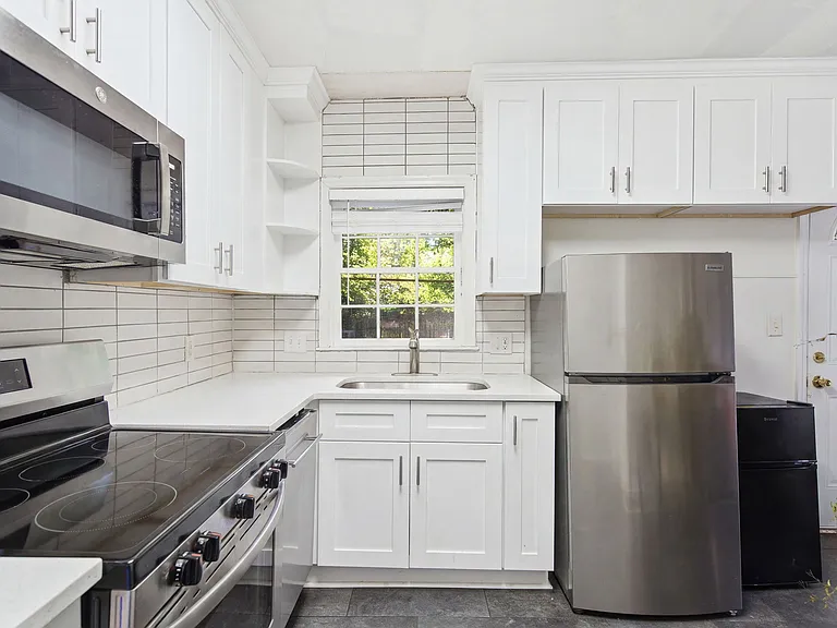 1470 Beatie Ave SW — Photo 5
