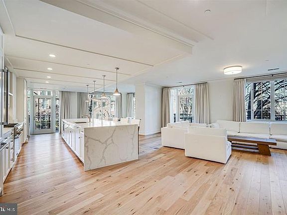 4th image of 6900 Fleetwood Rd #201