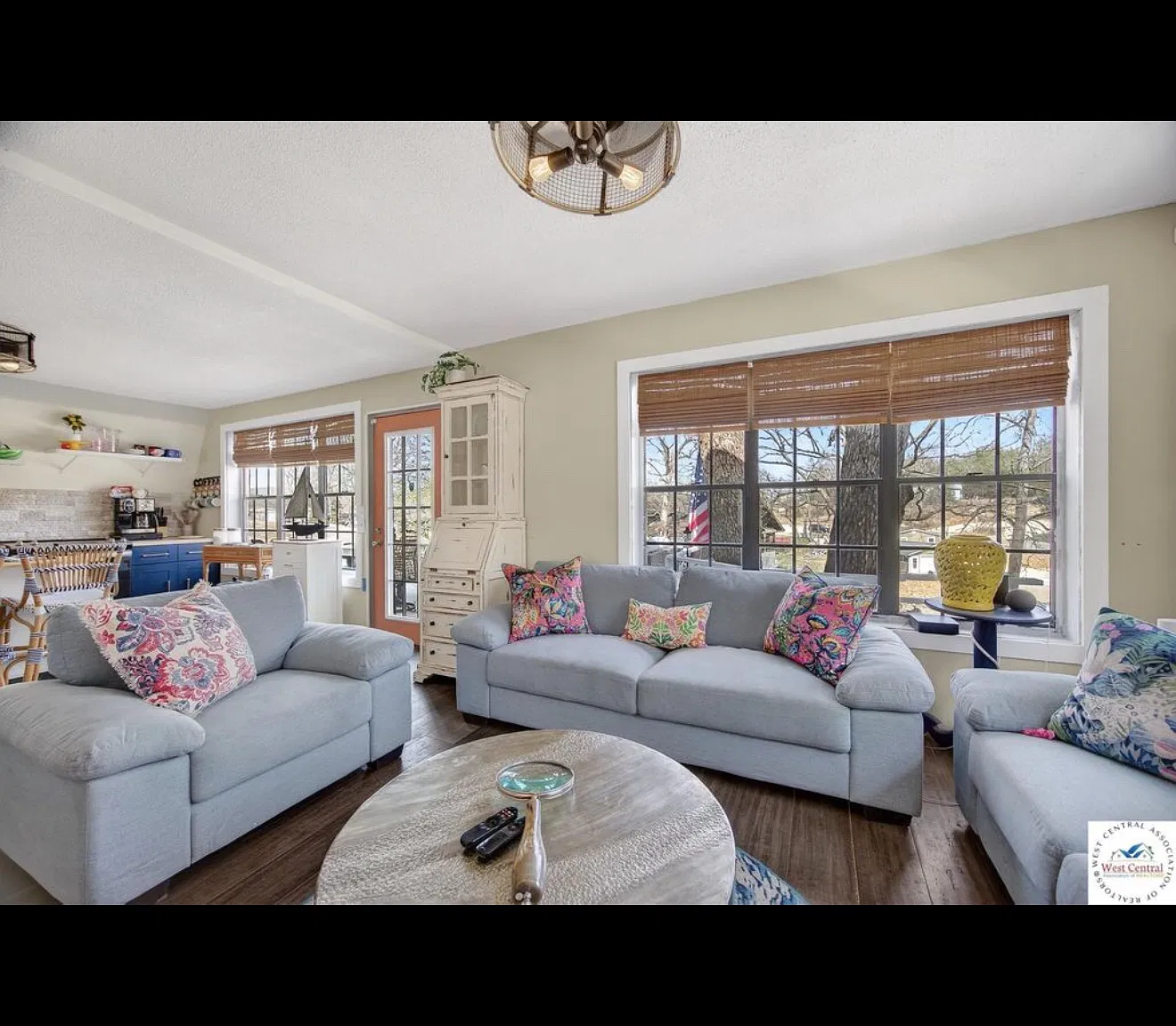 2 bed, 1100 sqft, $1,400 — Photo 2