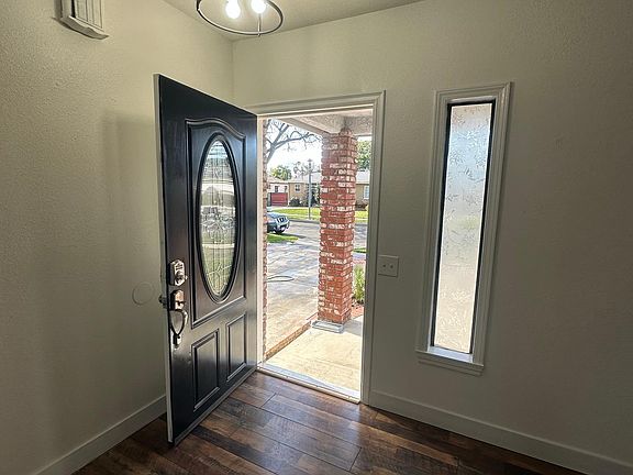 4th image of 6942 Balcom Ave