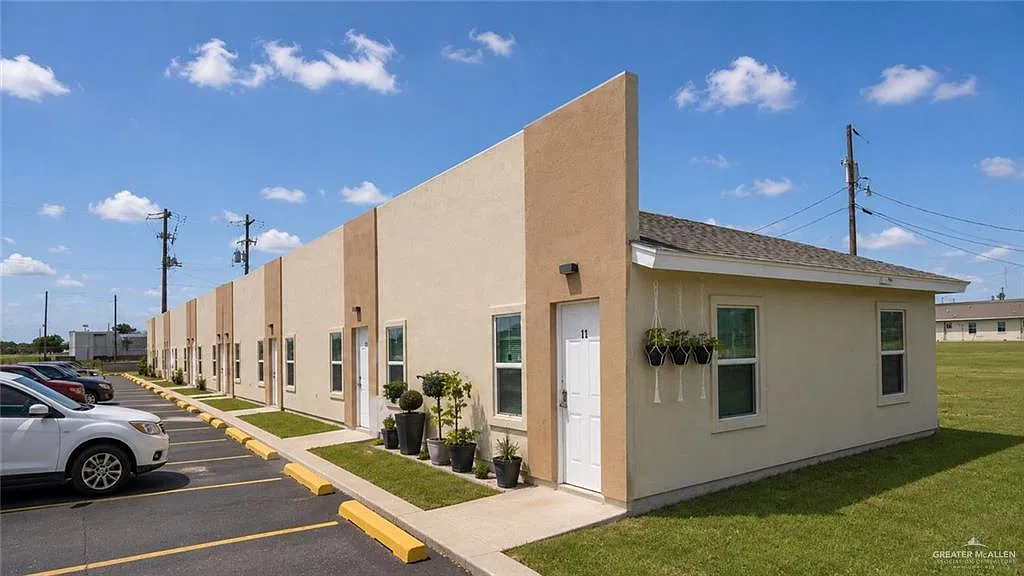 2 bed, 1.0 bath, 750 sqft, $680 — Photo 1