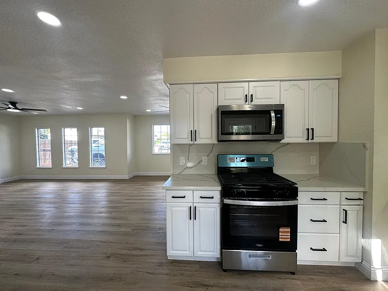 13000 Lorenzo Ct — Photo 13