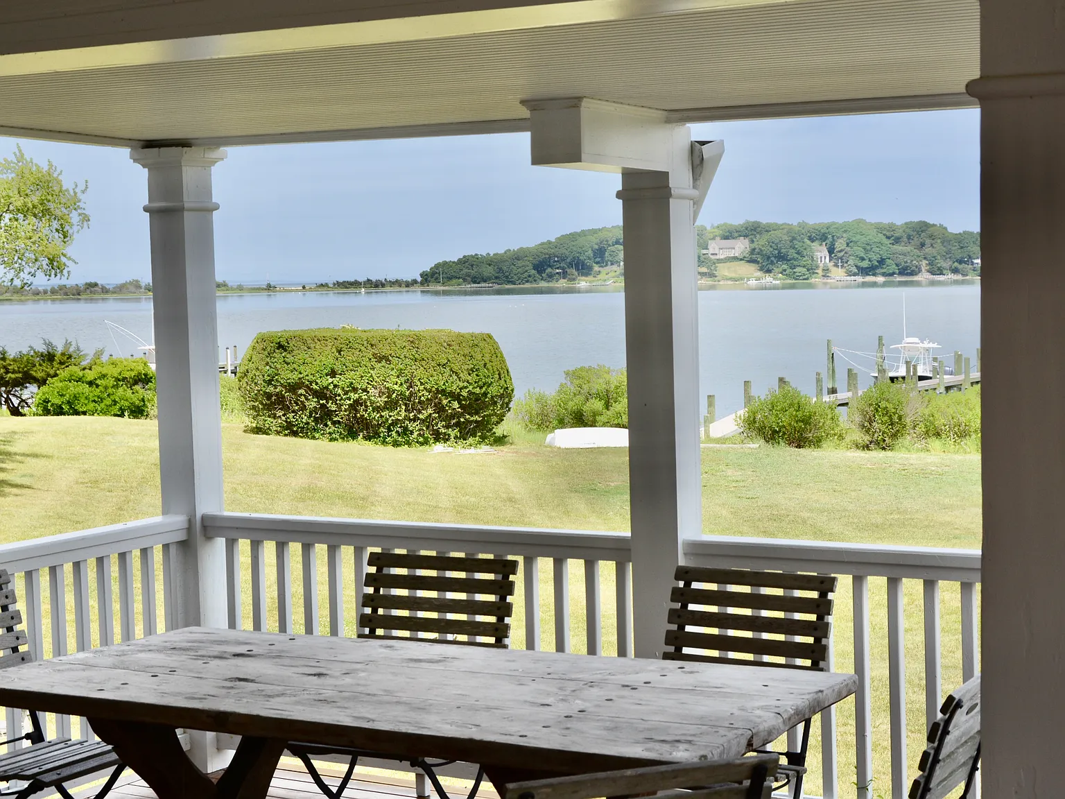 Waterfront Traditional On Estate - Dock and Pool Access — Photo 4