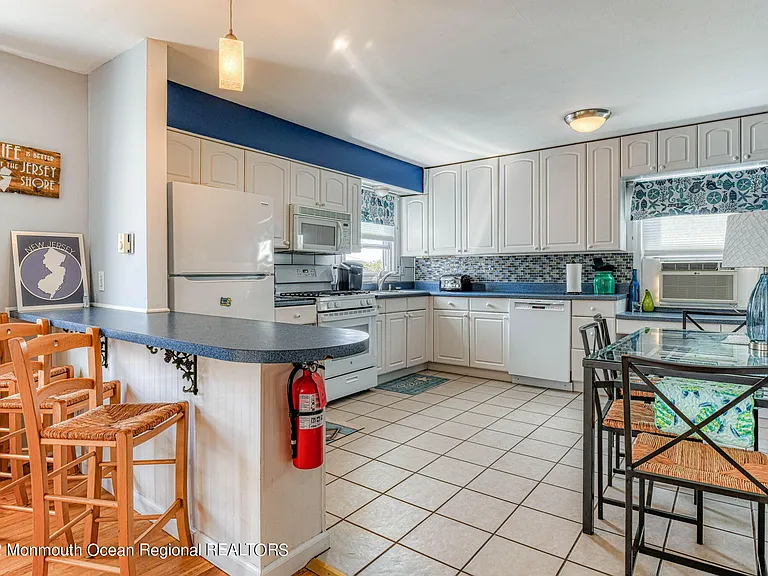 42 Abbott Ave — Photo 7