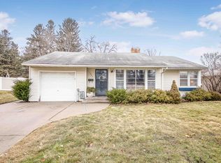 1995 Asbury St, Roseville, MN 55113