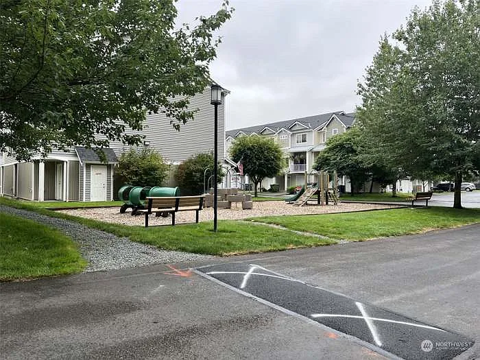 2 bed, 1689 sqft, $2,800 — Photo 3