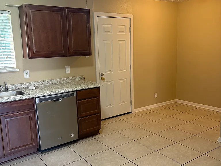 118 Church Rd — Photo 2