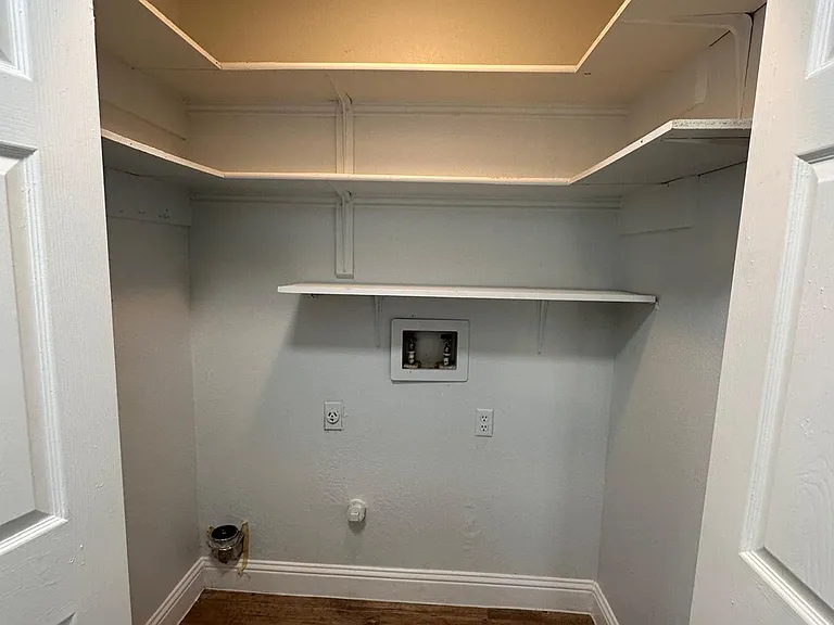 Dalewood Ln — Photo 22