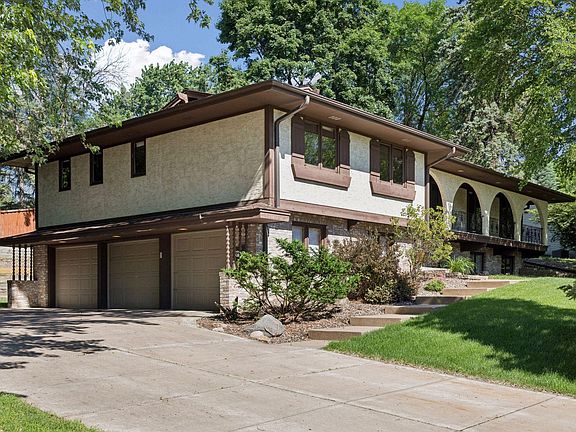3rd image of 1815 Noble Dr N