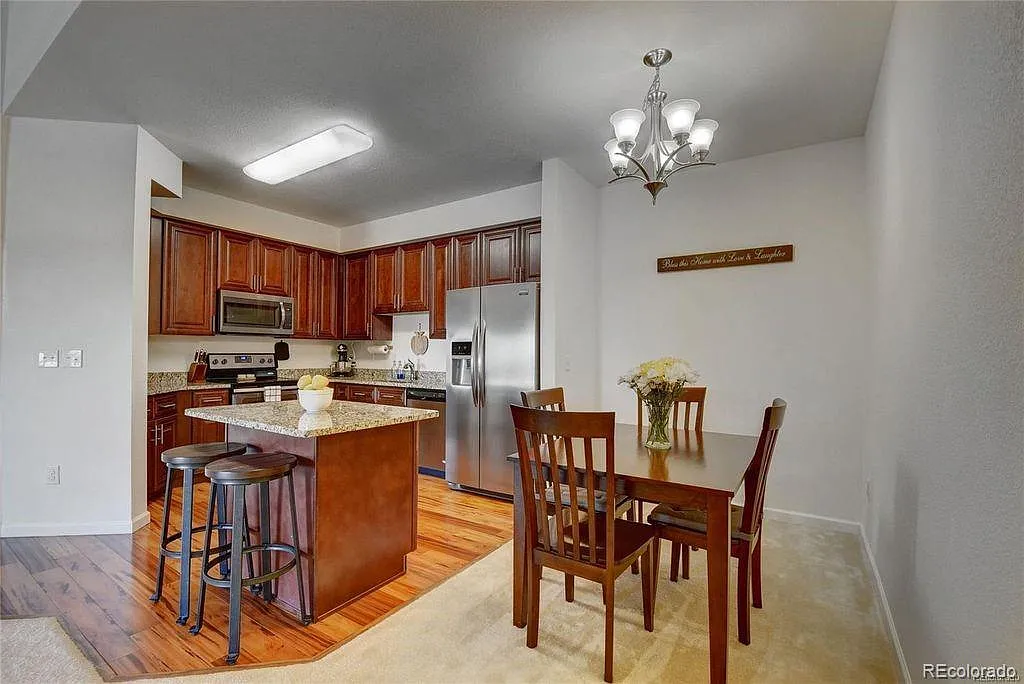 3 bed, 2.0 bath, 1308 sqft, $2,100 — Photo 4