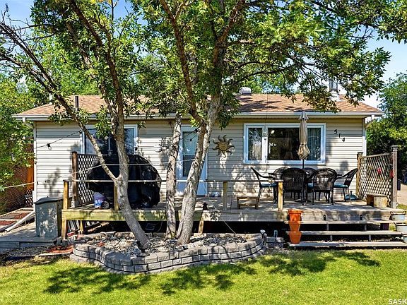 2nd image of 514 Idylewylde AVENUE