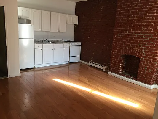 Rented by Hila Priel, LREB | media 10