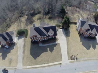 1306 Maple Creek Ave, Loganville, GA 30052