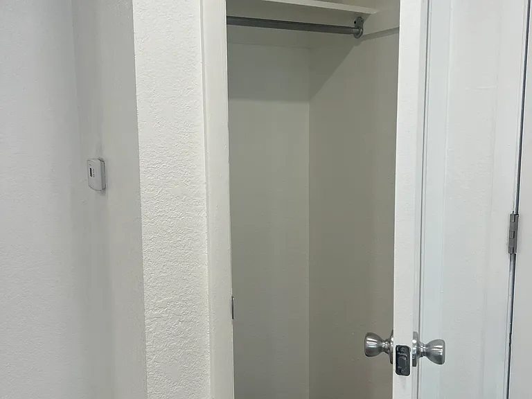 2524 Hill Ave #11 — Photo 8