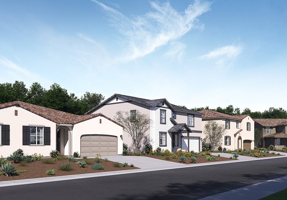 homes in the Estrella community