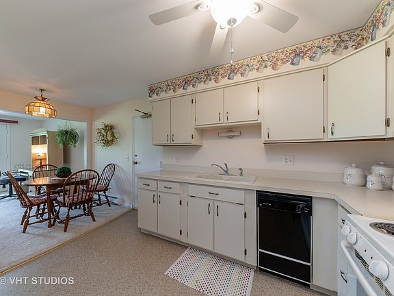 5th image of 2700 E Bel Aire Dr APT 3