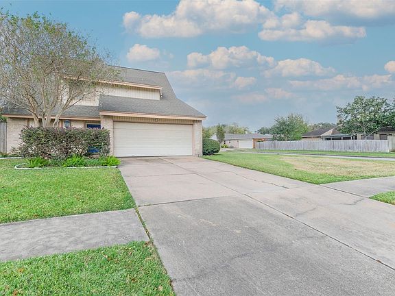 2nd image of 11902 Brook Meadows Ln