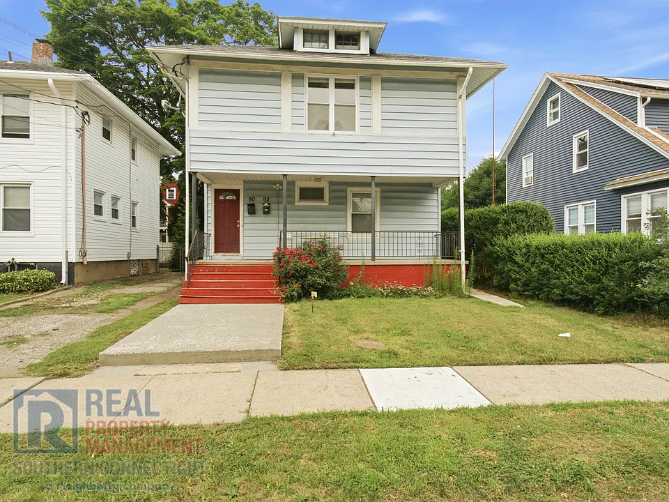 92 Aldine Ave #2