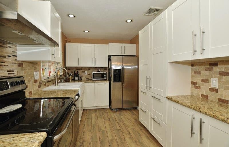 2nd image of 7 Wexford St