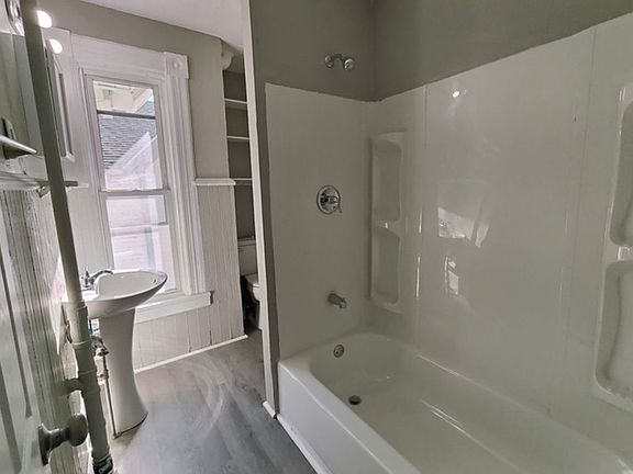 2nd image of 975 Grant Ave #2