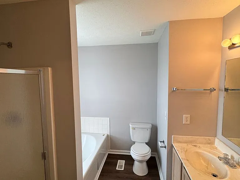 3240 Crestwell Dr — Photo 2