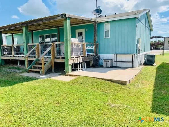 77 Blue St, Port O Connor, TX 77982