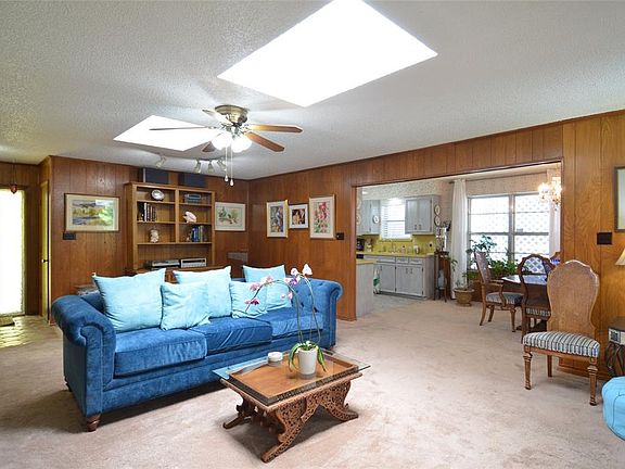 5th image of 2144 Southmoor Dr