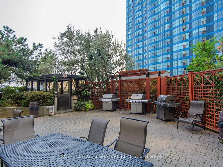 65 Harbour Sq #2109 — Photo 27