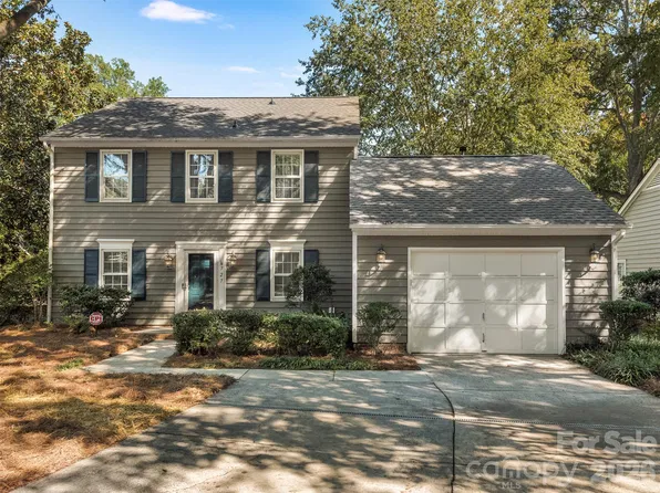 727 Clayfield Ct, Charlotte, NC 28209